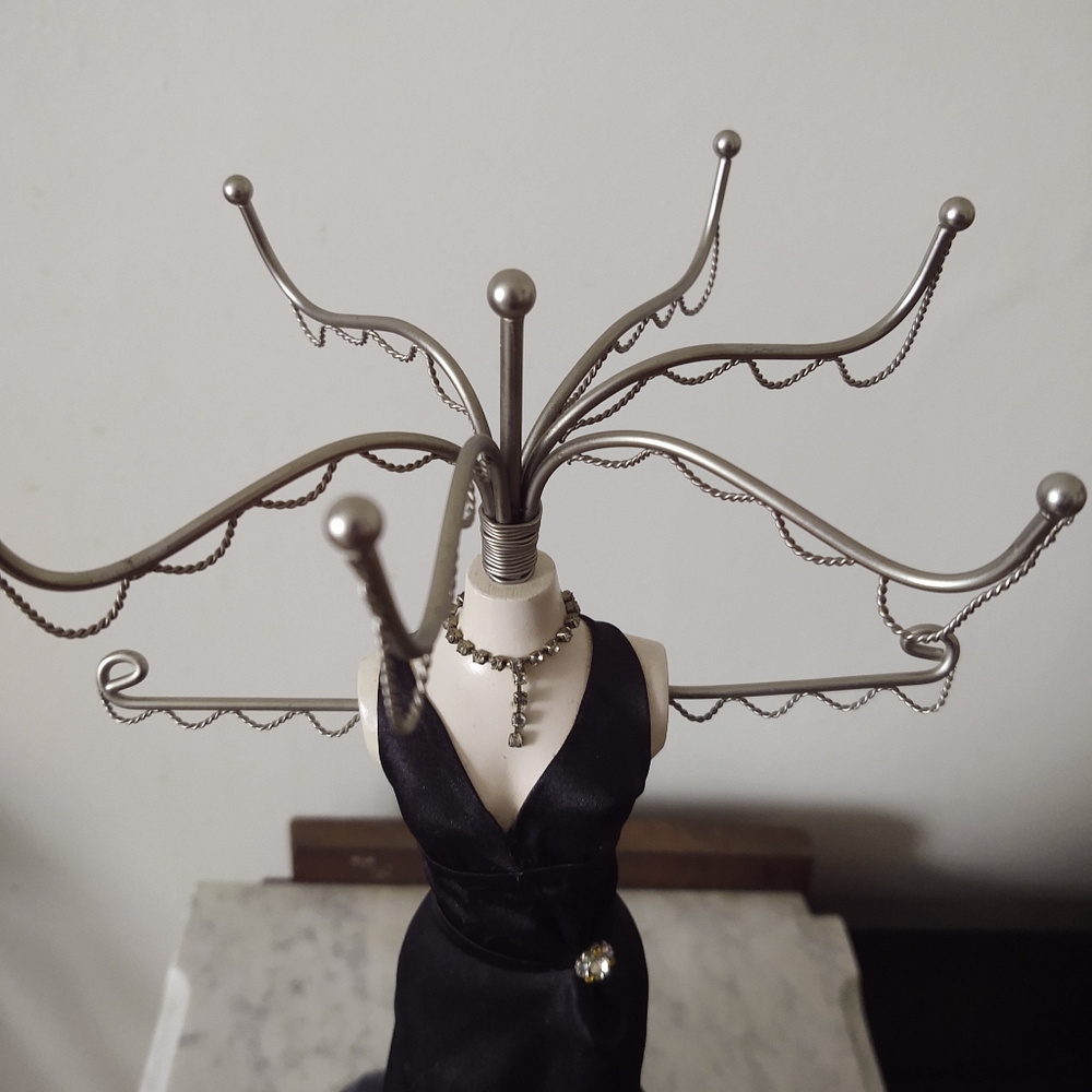 Mannequin Jewelry Organizer - image 3